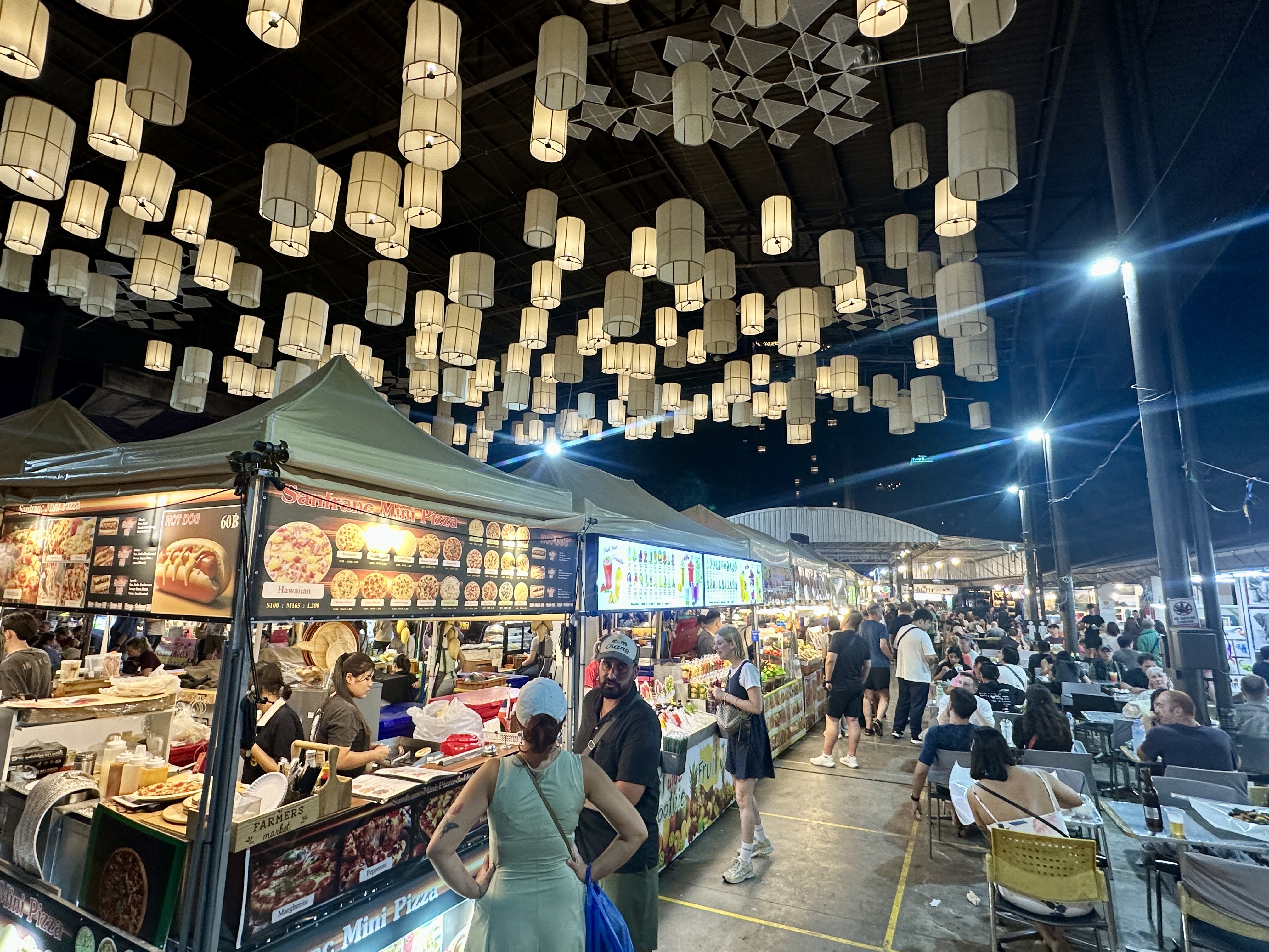 ตลาดอนุสารยามคืน